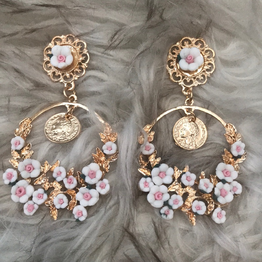 πΈπ NIB floral earrings πΈπ - Picture 2 of 3